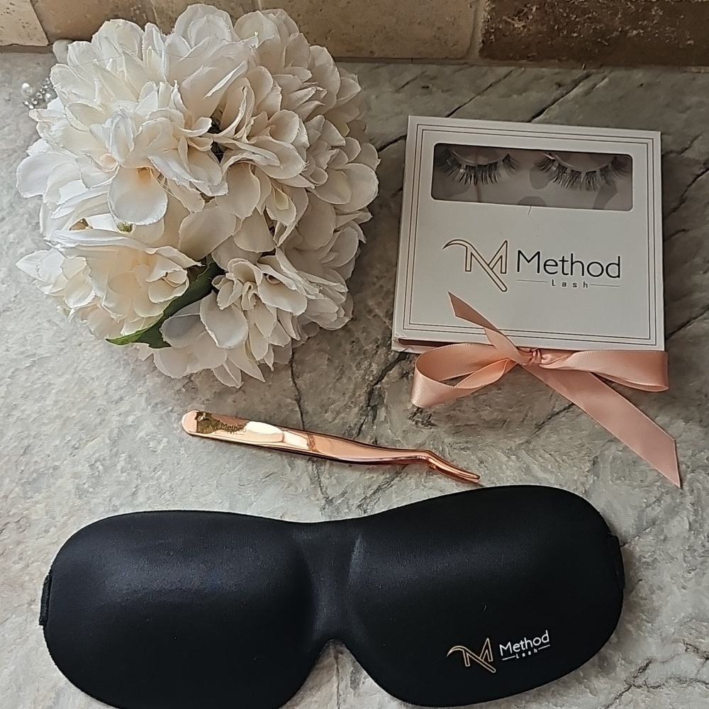 Method Lash Kit - Influence Lashes - Picture 1 of 7